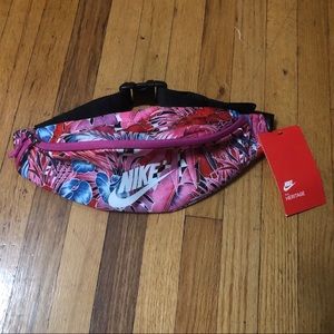 Nike Fanny pack ✔️😎🌺